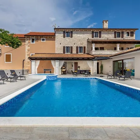 Lovely In Svetvincenat With Jacuzzi Holiday home
