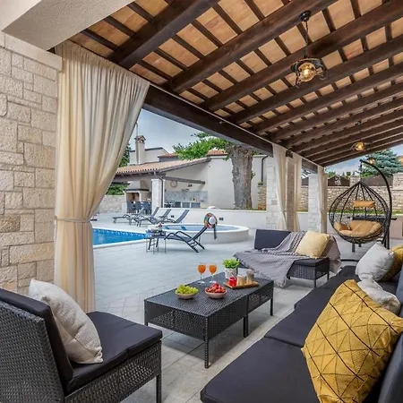 Lovely In Svetvincenat With Jacuzzi Holiday home *