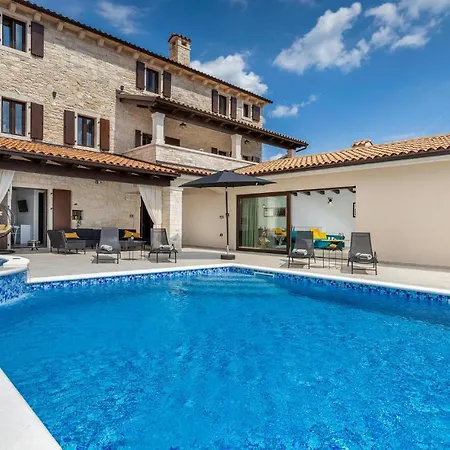 Holiday home Lovely In Svetvincenat With Jacuzzi *
