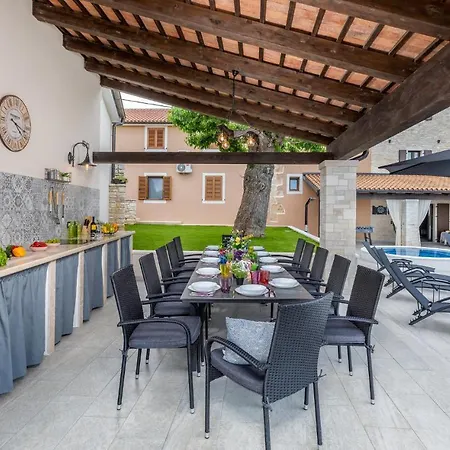 Holiday home Lovely In Svetvincenat With Jacuzzi *