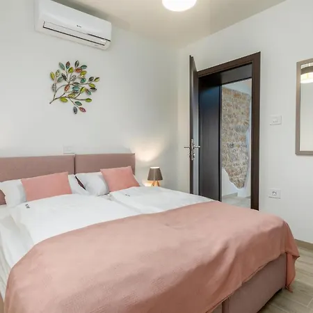 Lovely In Svetvincenat With Jacuzzi *