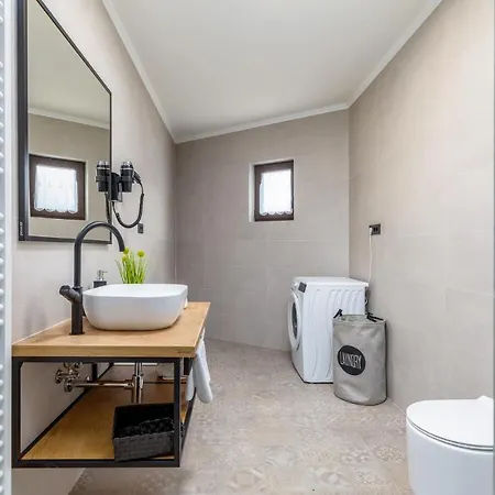 Lovely In Svetvincenat With Jacuzzi Holiday home *