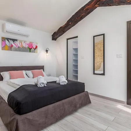 Lovely In Svetvincenat With Jacuzzi Holiday home *