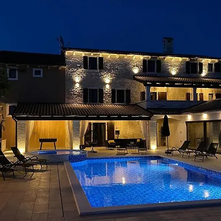 Holiday home Lovely In Svetvincenat With Jacuzzi