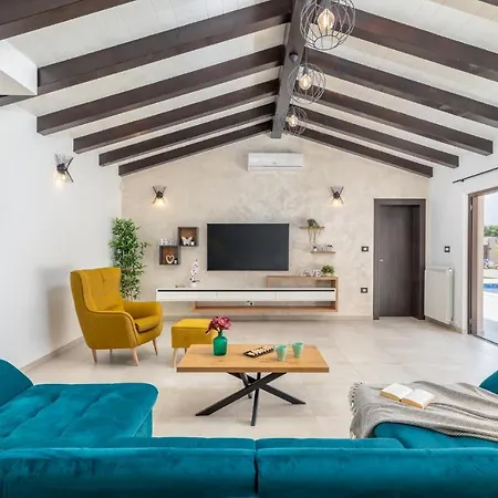 Holiday home Lovely In Svetvincenat With Jacuzzi *