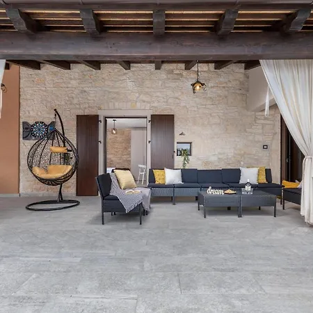 Holiday home Lovely In Svetvincenat With Jacuzzi *
