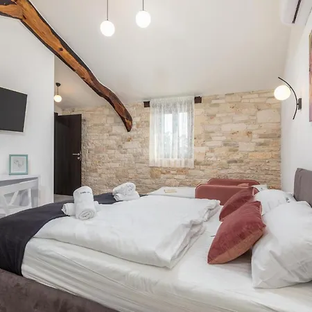Lovely In Svetvincenat With Jacuzzi Holiday home Peresiji